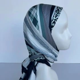 منديل مربع ساتان معرق