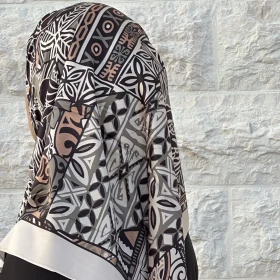 منديل مربع ساتان معرق