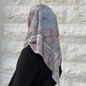 منديل مربع ساتان معرق