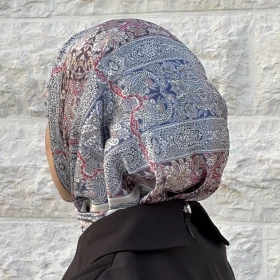 منديل مربع ساتان معرق