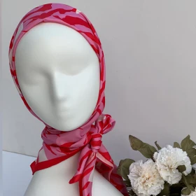 منديل مربع ساتان معرق